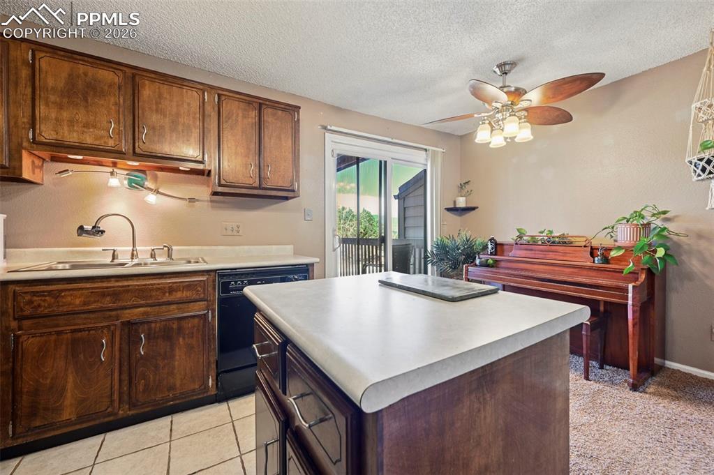 Image 10 of 31: Kitchen