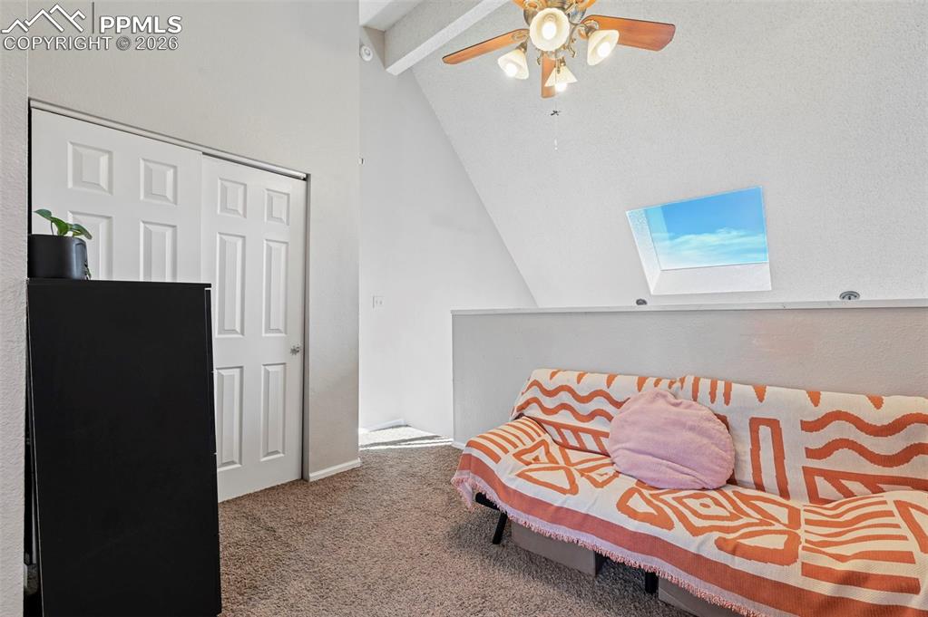 Image 15 of 31: Bedroom