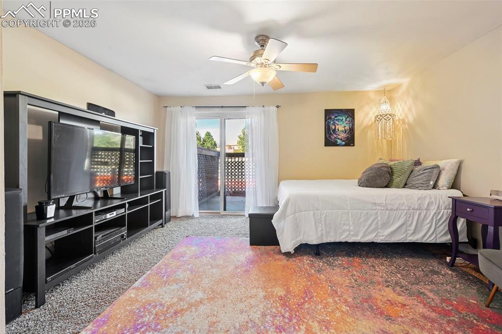 Image 19 of 31: Bedroom