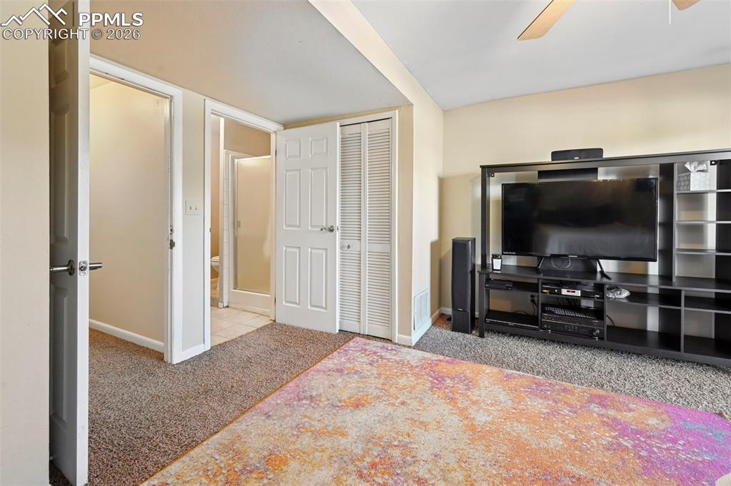 Image 20 of 31: Bedroom