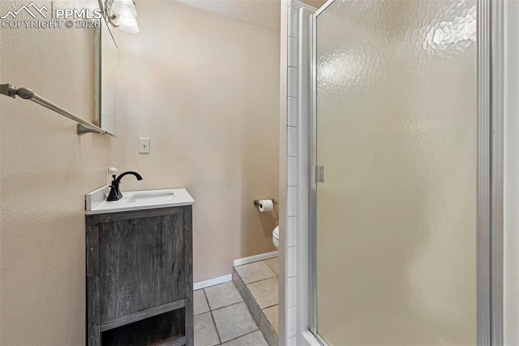 Image 23 of 31: Bathroom