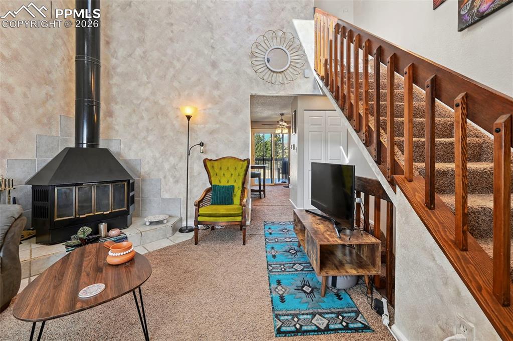 Image 3 of 31: Living Room