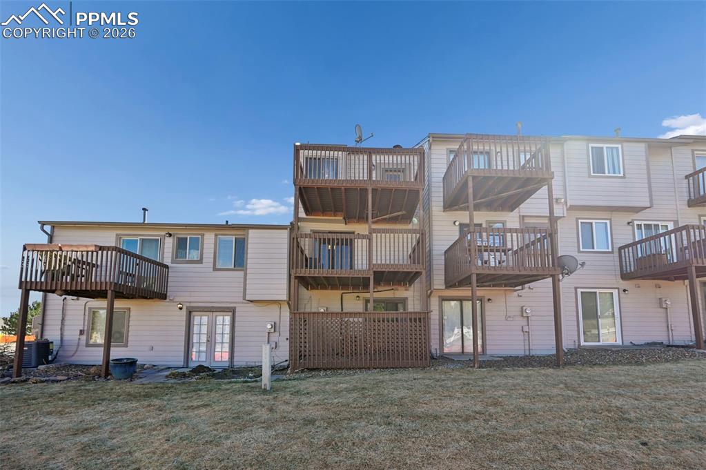 Image 31 of 31: Back of Structure