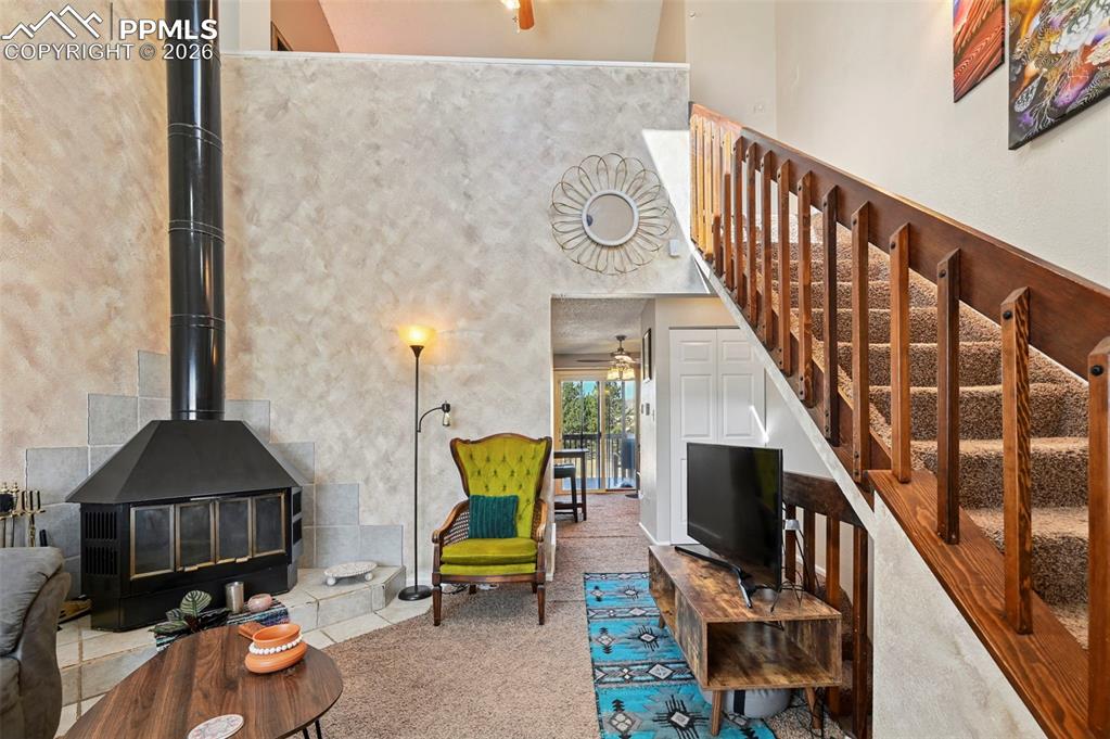 Image 5 of 31: Living Room