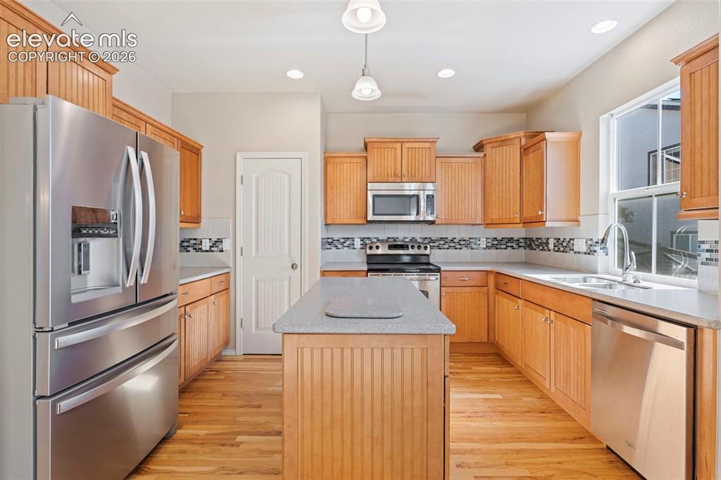 Image 17 of 46: Kitchen