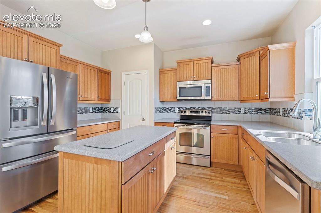 Image 18 of 46: Kitchen