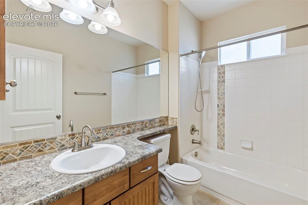 Image 21 of 46: Bathroom