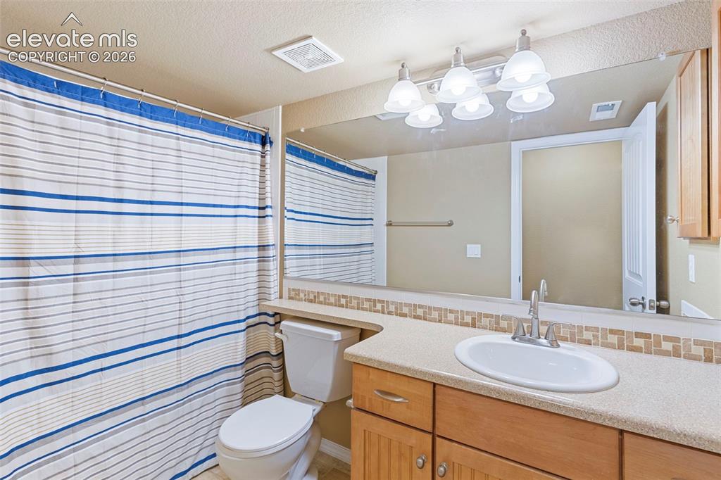 Image 43 of 46: Bathroom