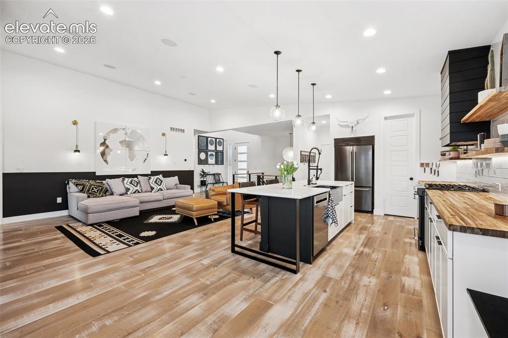 Image 12 of 49: Kitchen