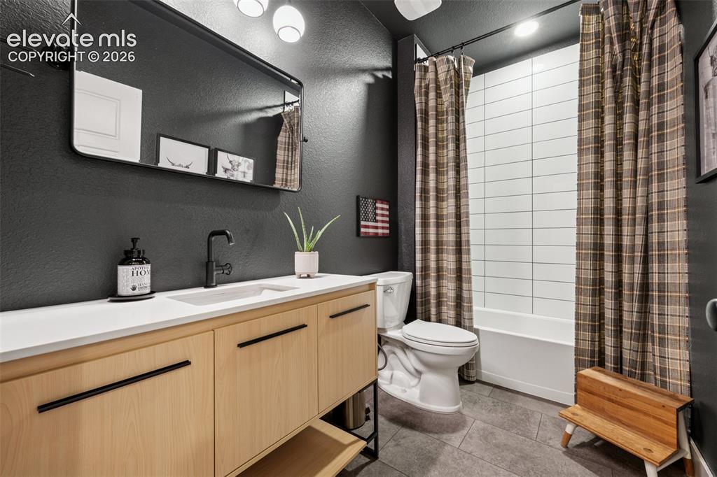Image 48 of 49: Bathroom