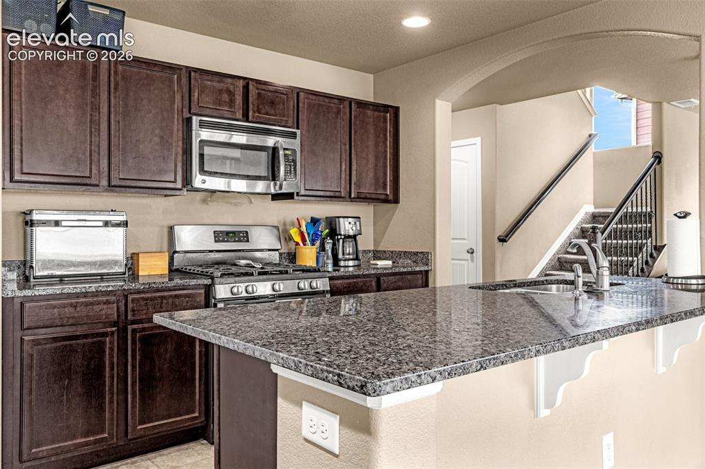 Image 15 of 47: Kitchen
