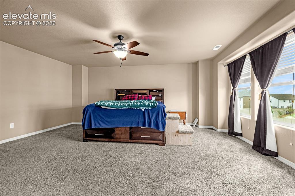 Image 21 of 47: Bedroom