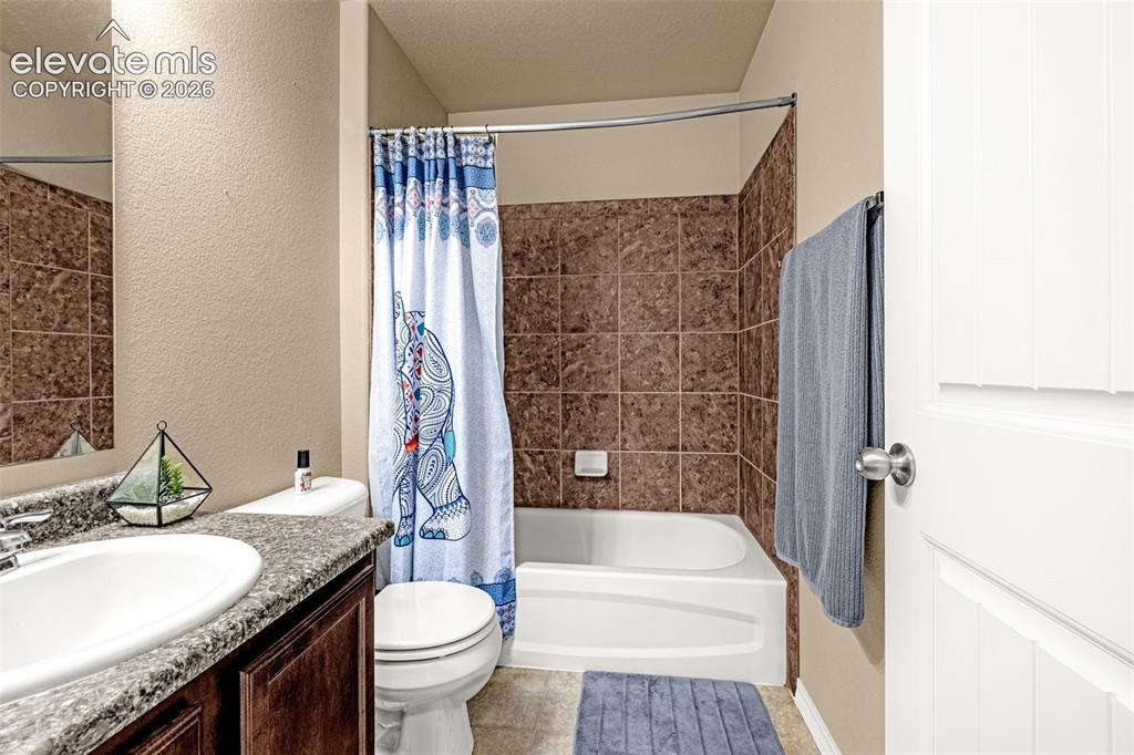 Image 29 of 47: Bathroom