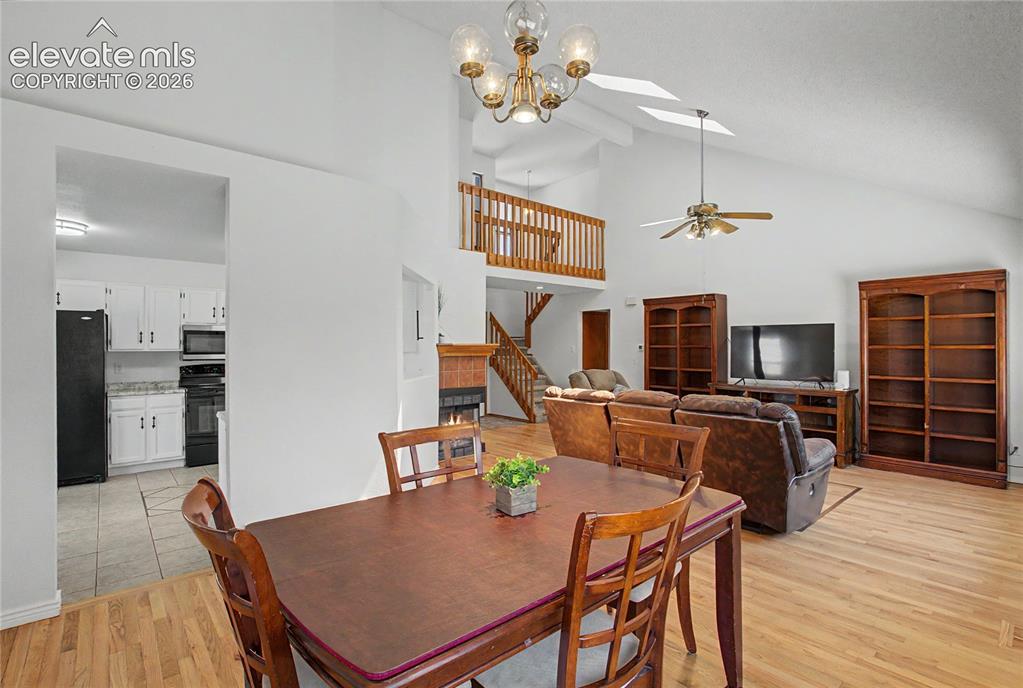 Image 11 of 36: Dining Area