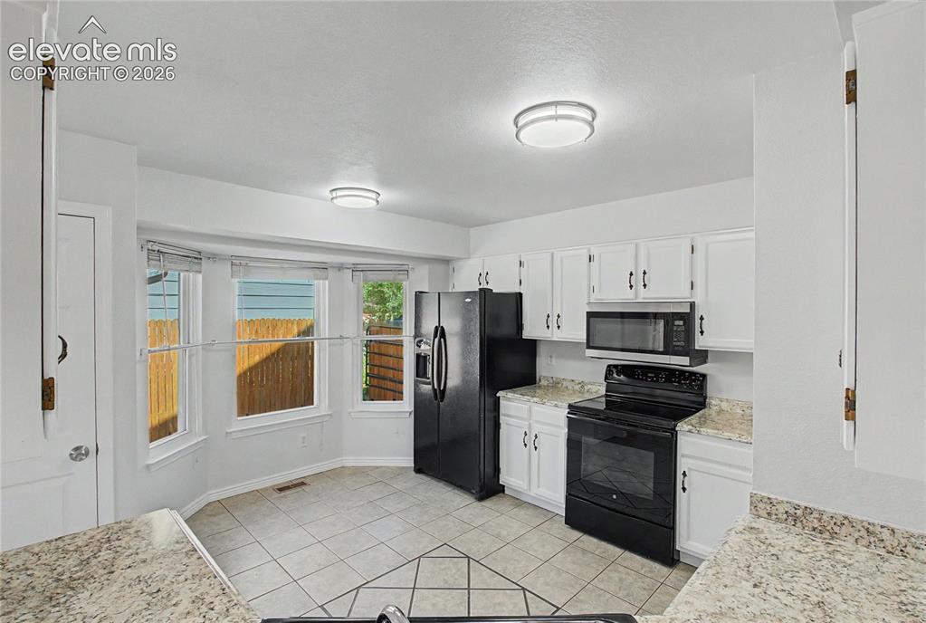 Image 12 of 36: Kitchen