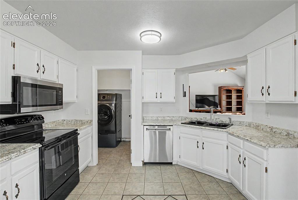 Image 14 of 36: Kitchen