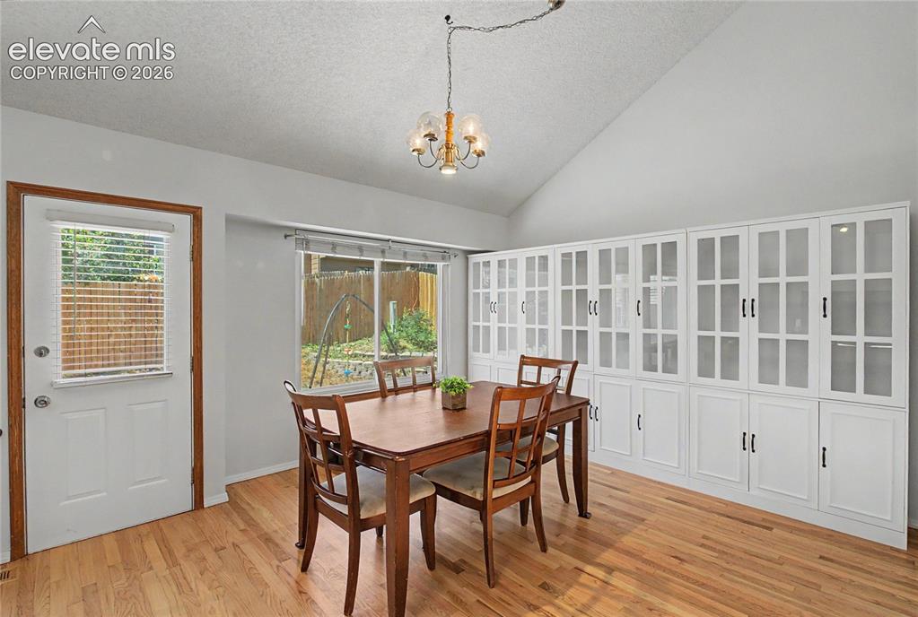 Image 9 of 36: Dining Area