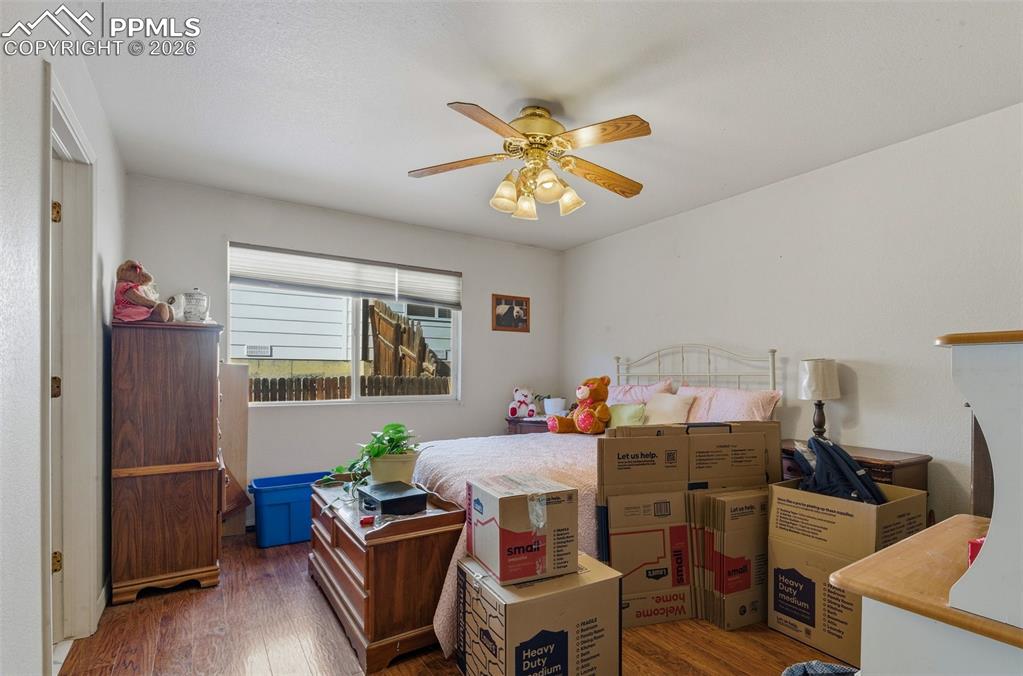 Image 10 of 17: Bedroom