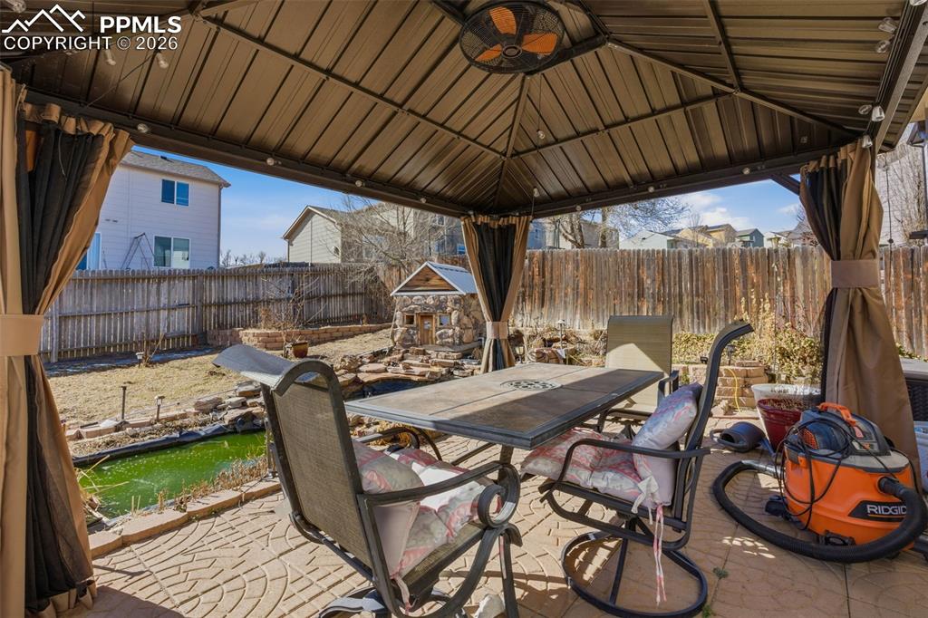 Image 14 of 17: Patio