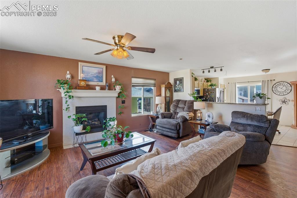 Image 2 of 17: Living Room