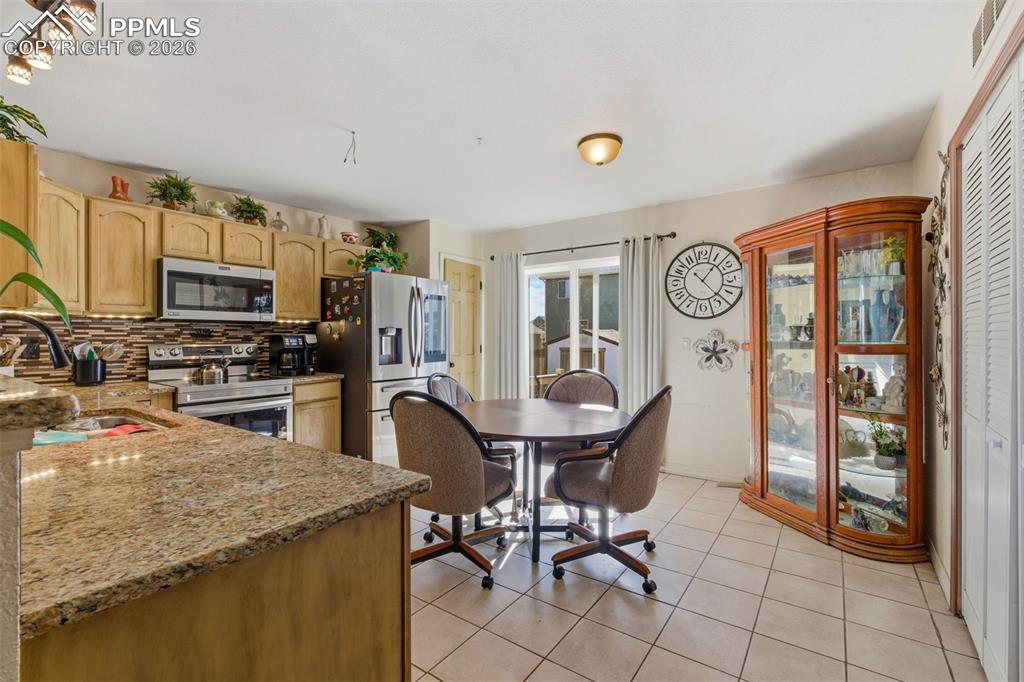 Image 5 of 17: Kitchen