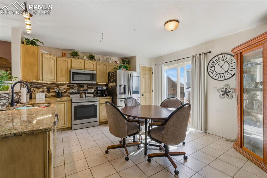 Image 6 of 17: Kitchen