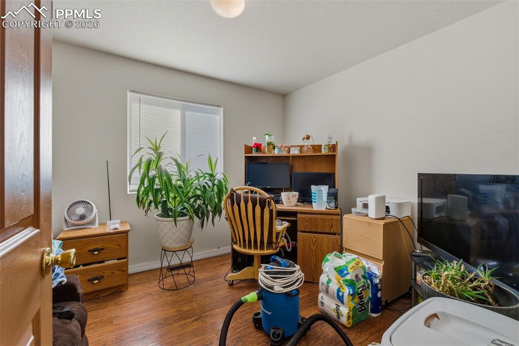 Image 9 of 17: Office