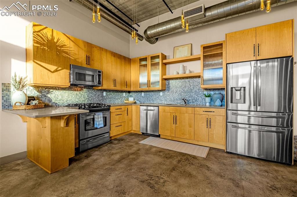 Image 5 of 35: Kitchen