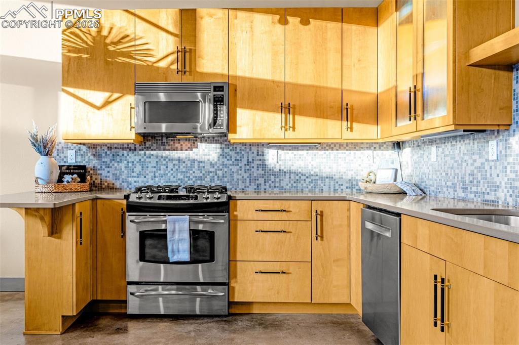 Image 6 of 35: Kitchen