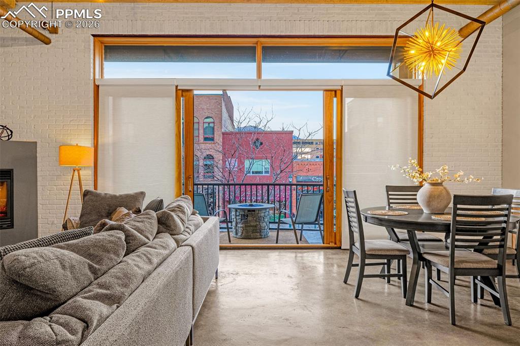 Image 9 of 35: Dining Area