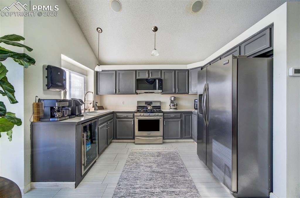 Image 14 of 48: Kitchen