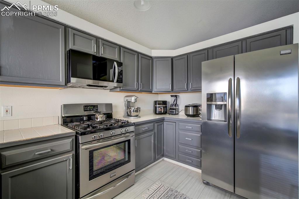 Image 17 of 48: Kitchen