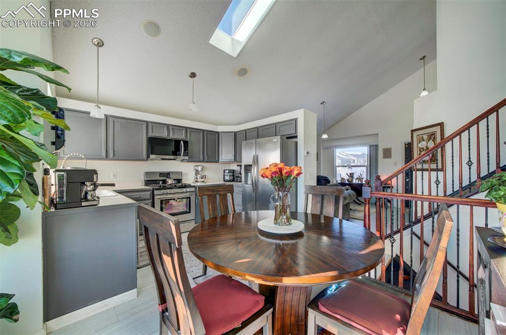 Image 19 of 48: Dining Area