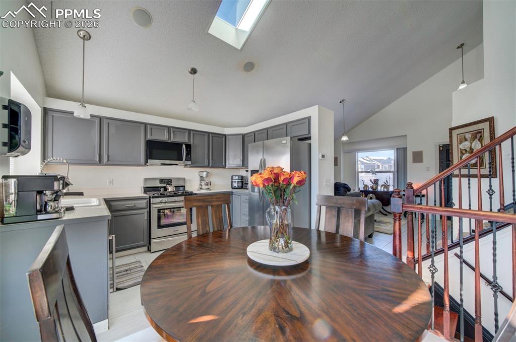 Image 21 of 48: Dining Area