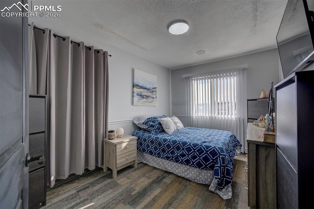 Image 25 of 48: Bedroom