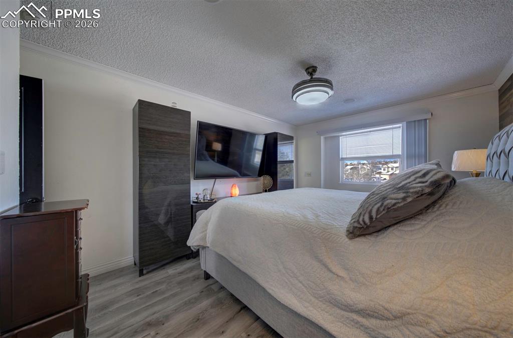 Image 30 of 48: Bedroom