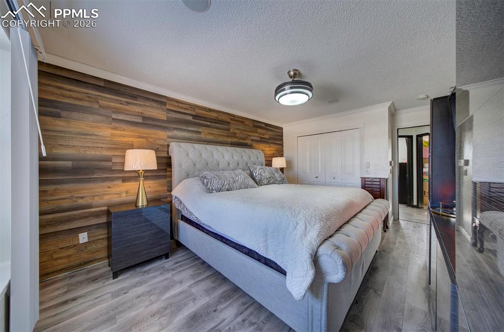 Image 31 of 48: Bedroom