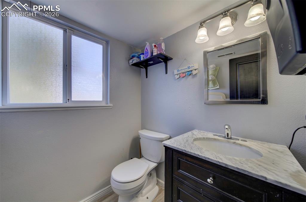 Image 36 of 48: Bathroom