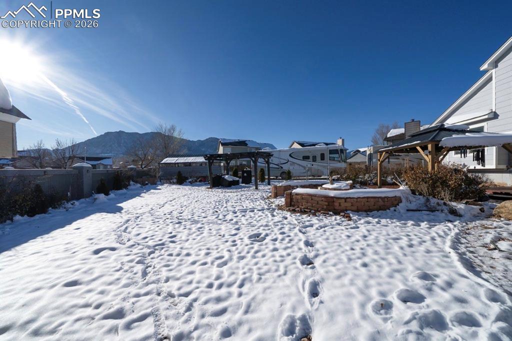 Image 45 of 48: Yard