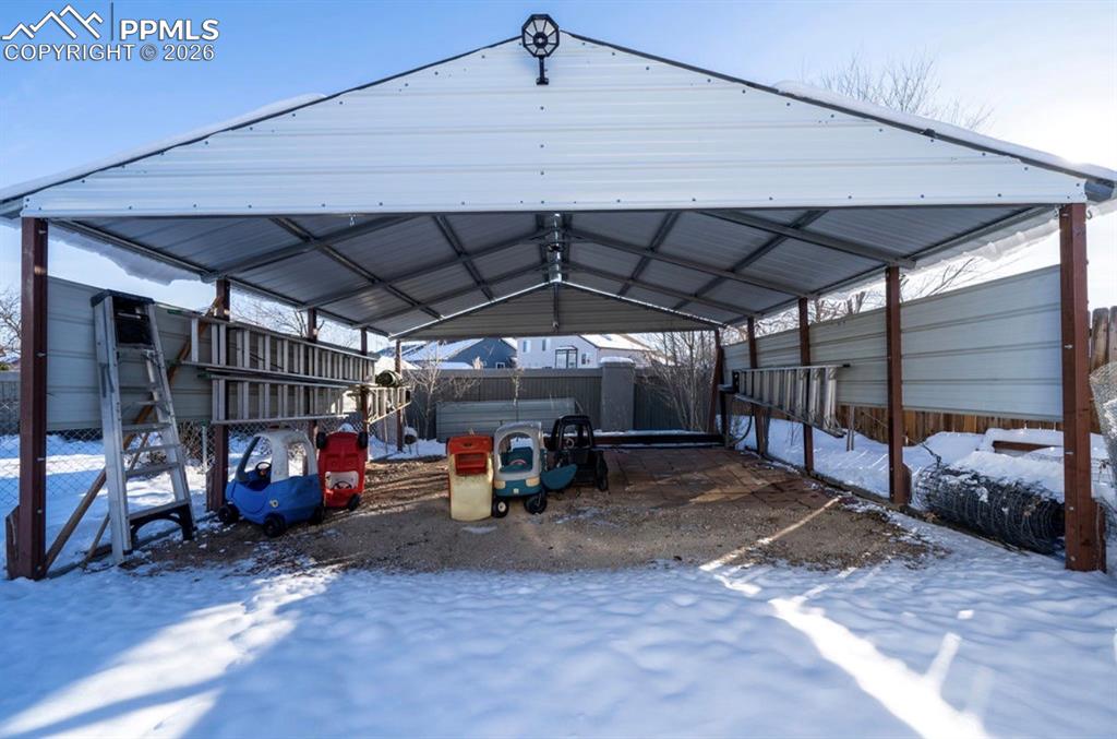 Image 47 of 48: Parking