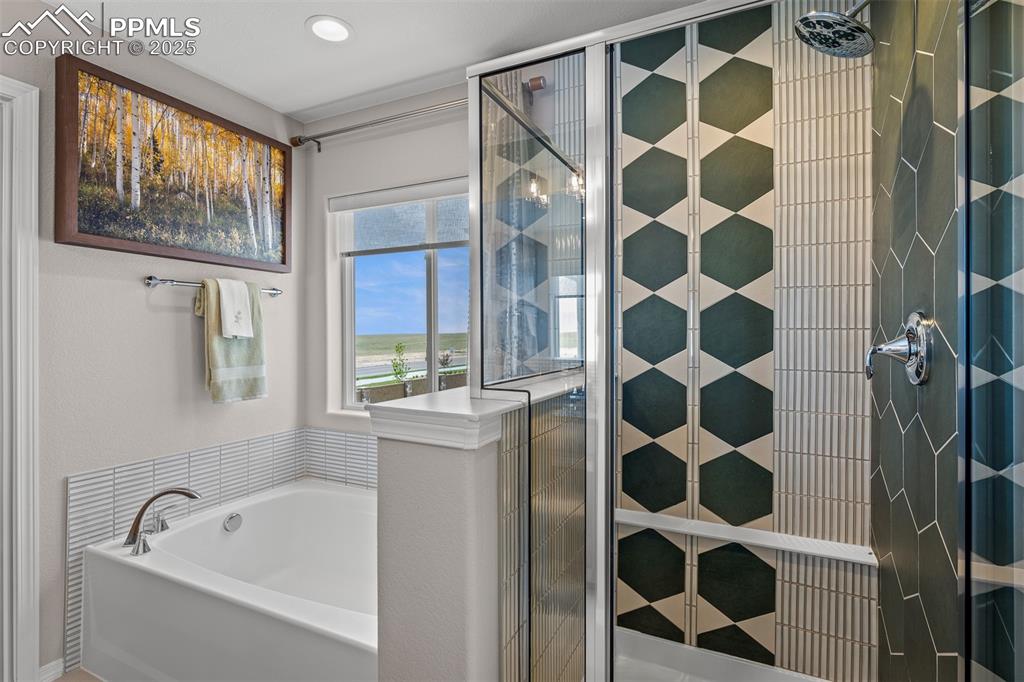 Image 13 of 24: Bathroom