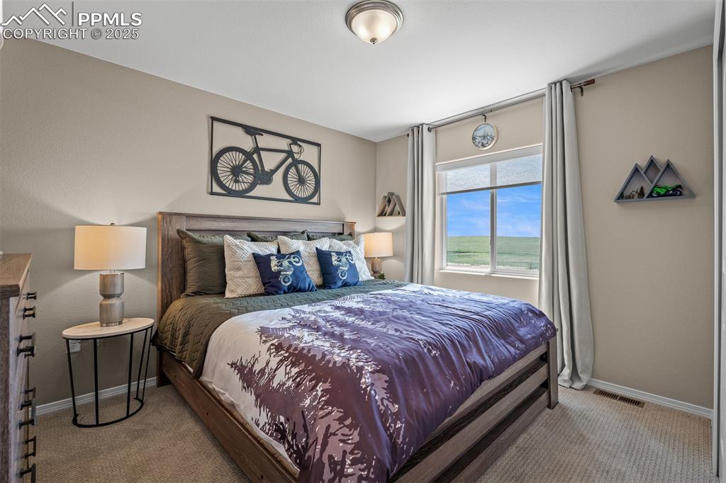 Image 15 of 24: Bedroom