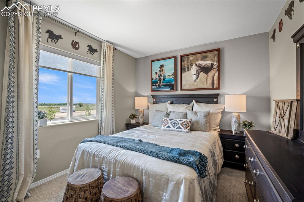 Image 17 of 24: Bedroom