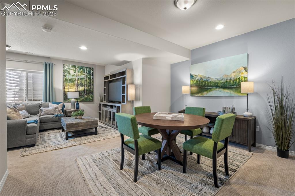 Image 19 of 24: Dining Area