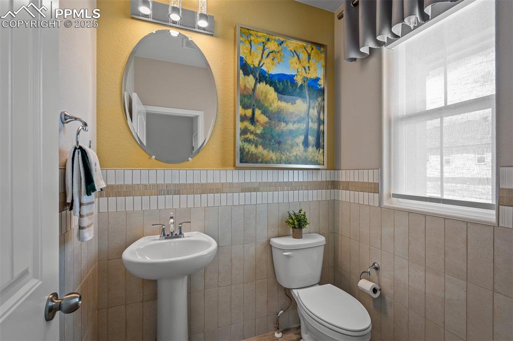 Image 22 of 24: Bathroom