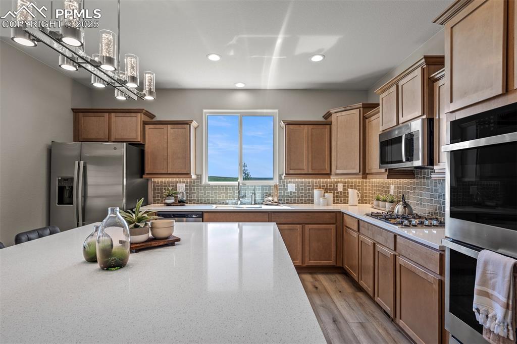 Image 4 of 24: Kitchen