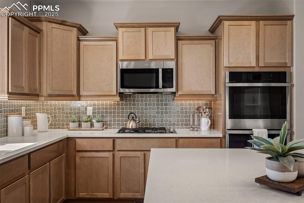 Image 5 of 24: Kitchen