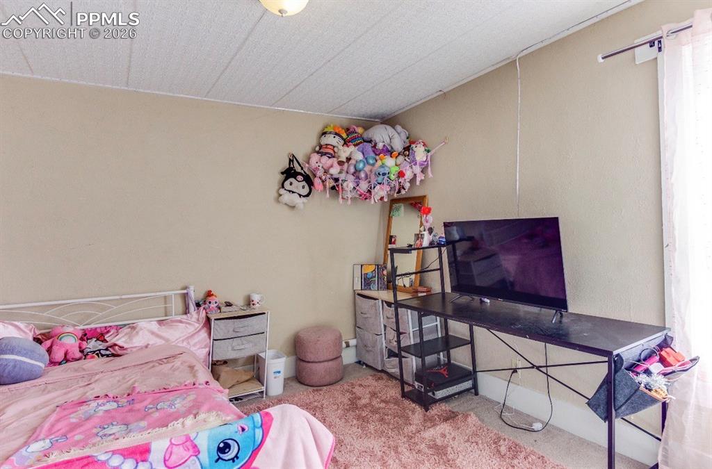 Image 12 of 23: Bedroom