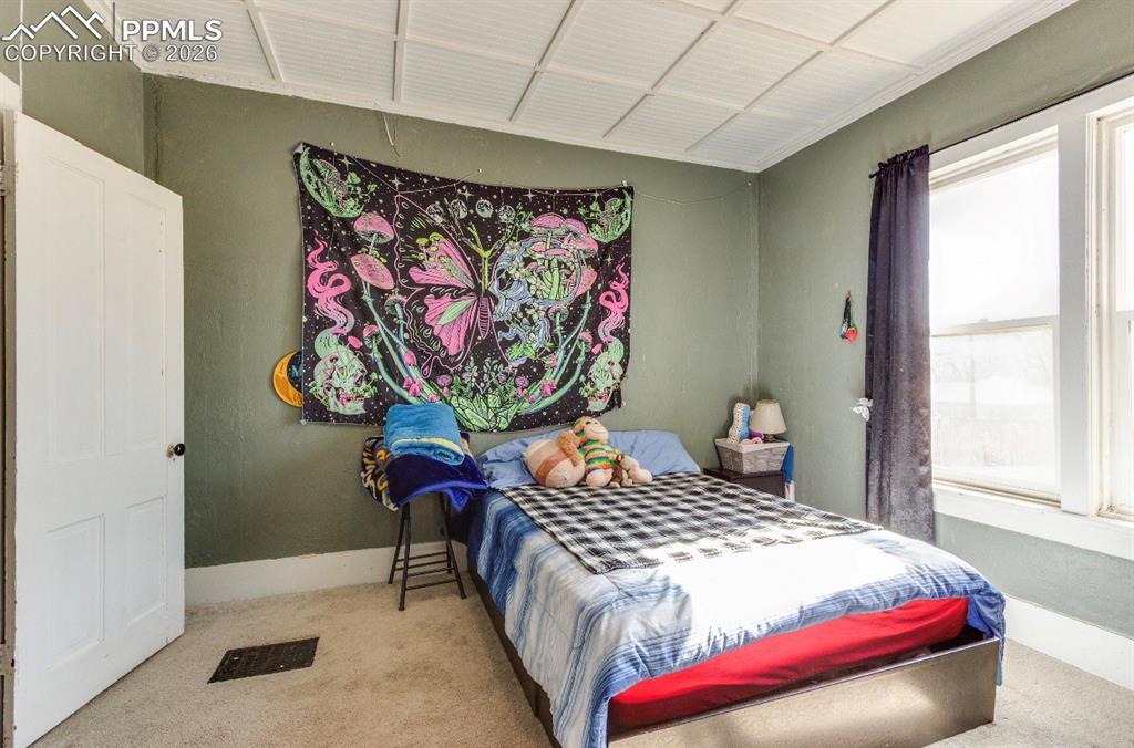 Image 15 of 23: Bedroom