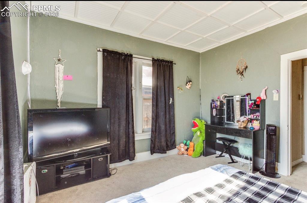 Image 16 of 23: Bedroom